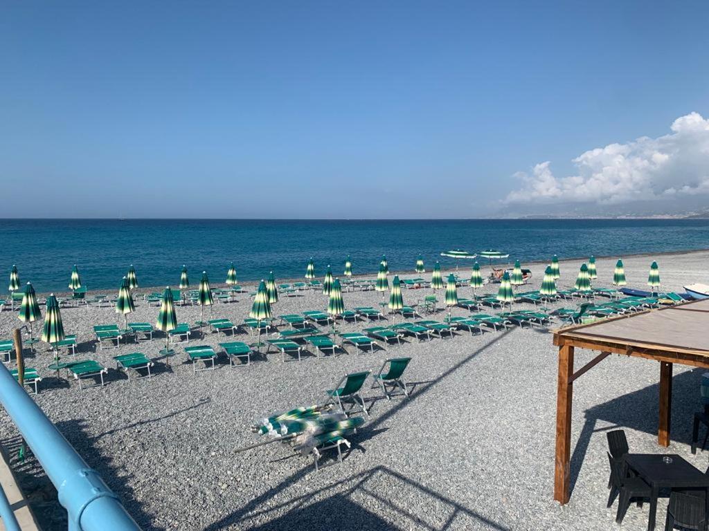 Casa Vacanza! A 50M Dal Mare! بورديغيرا المظهر الخارجي الصورة